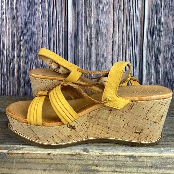 Naya Nalisha Mustard Yellow Leather Sandals- Size 7.5 - Picture 6 of 14